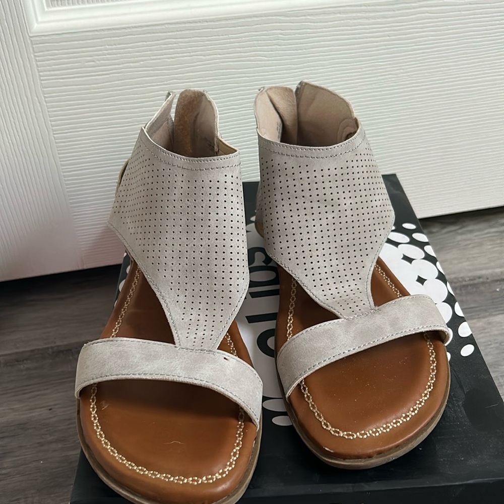 Dressy sandals